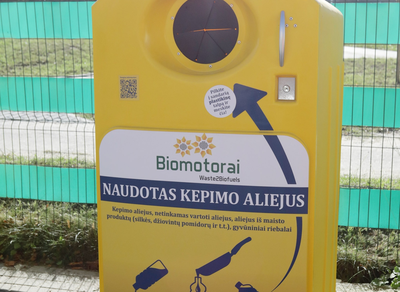 Naudoto kepimo aliejaus surinkimui iš gyventojų skirtas konteineris