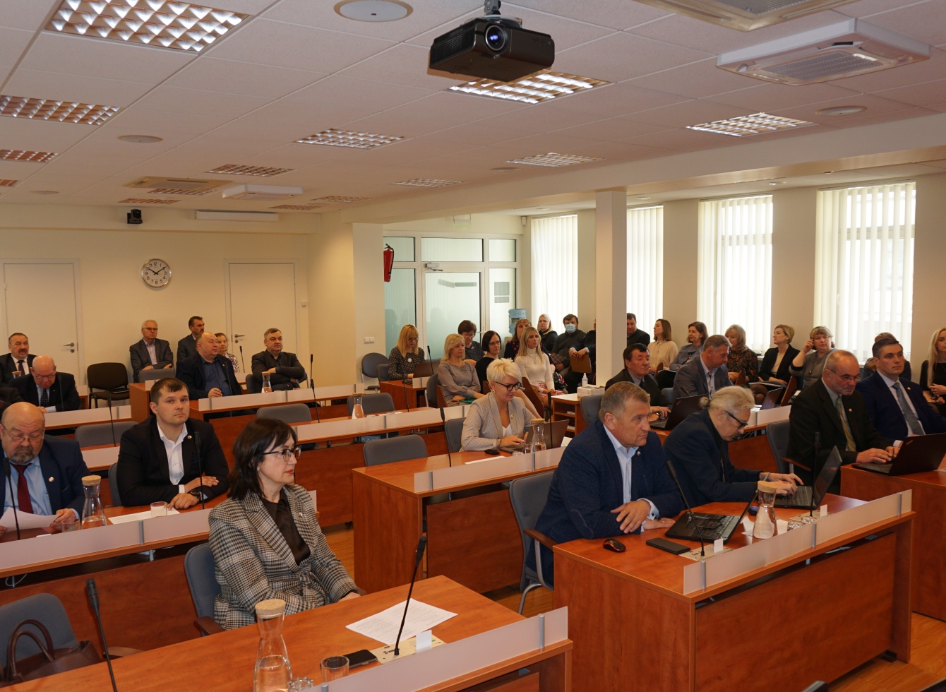 Balandžio 28-ąją į šeštąjį šiais metais Ukmergės rajono savivaldybės tarybos posėdį susirinko 21 iš 25 tarybos narių.