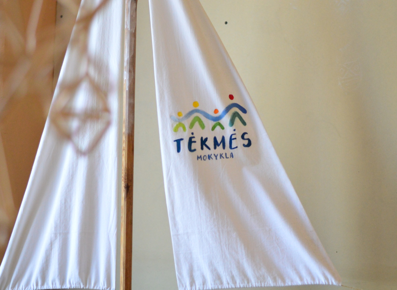 „Tėkmės mokyklos logotipas