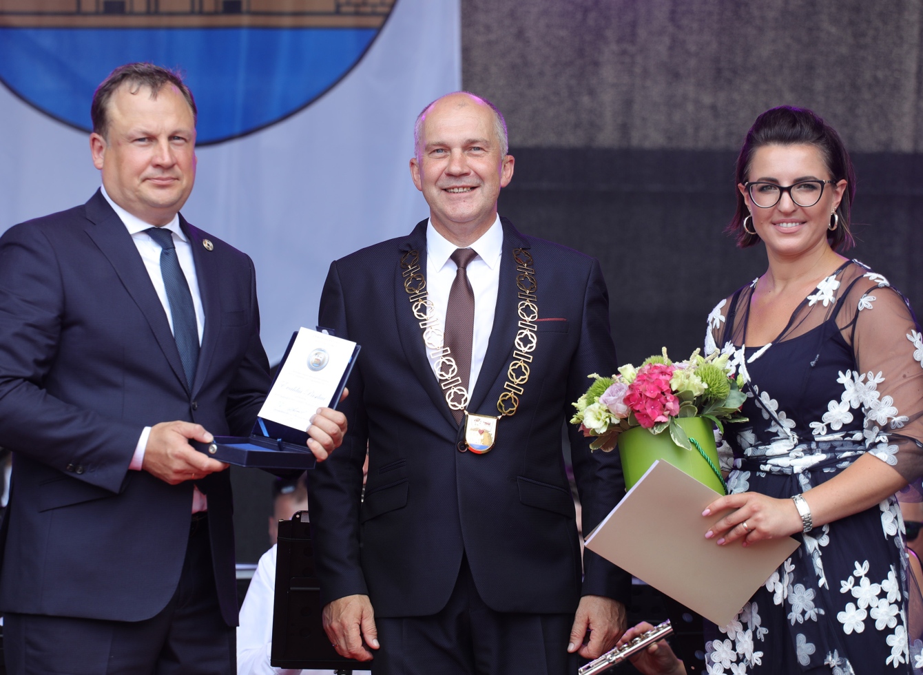 Evaldui Pašiliui įteiktos Ukmergės rajono garbės piliečio regalijos