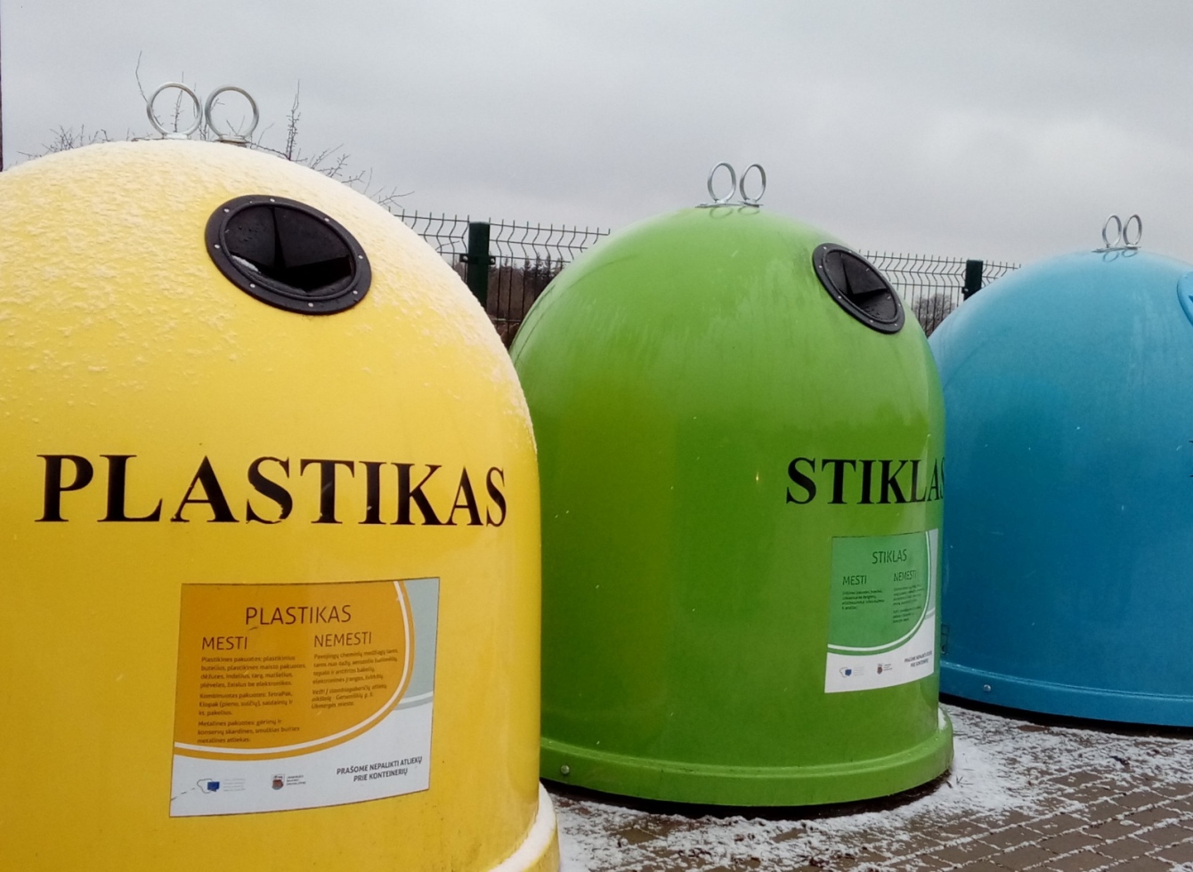 Atliekų rūšiavimo konteineriai 