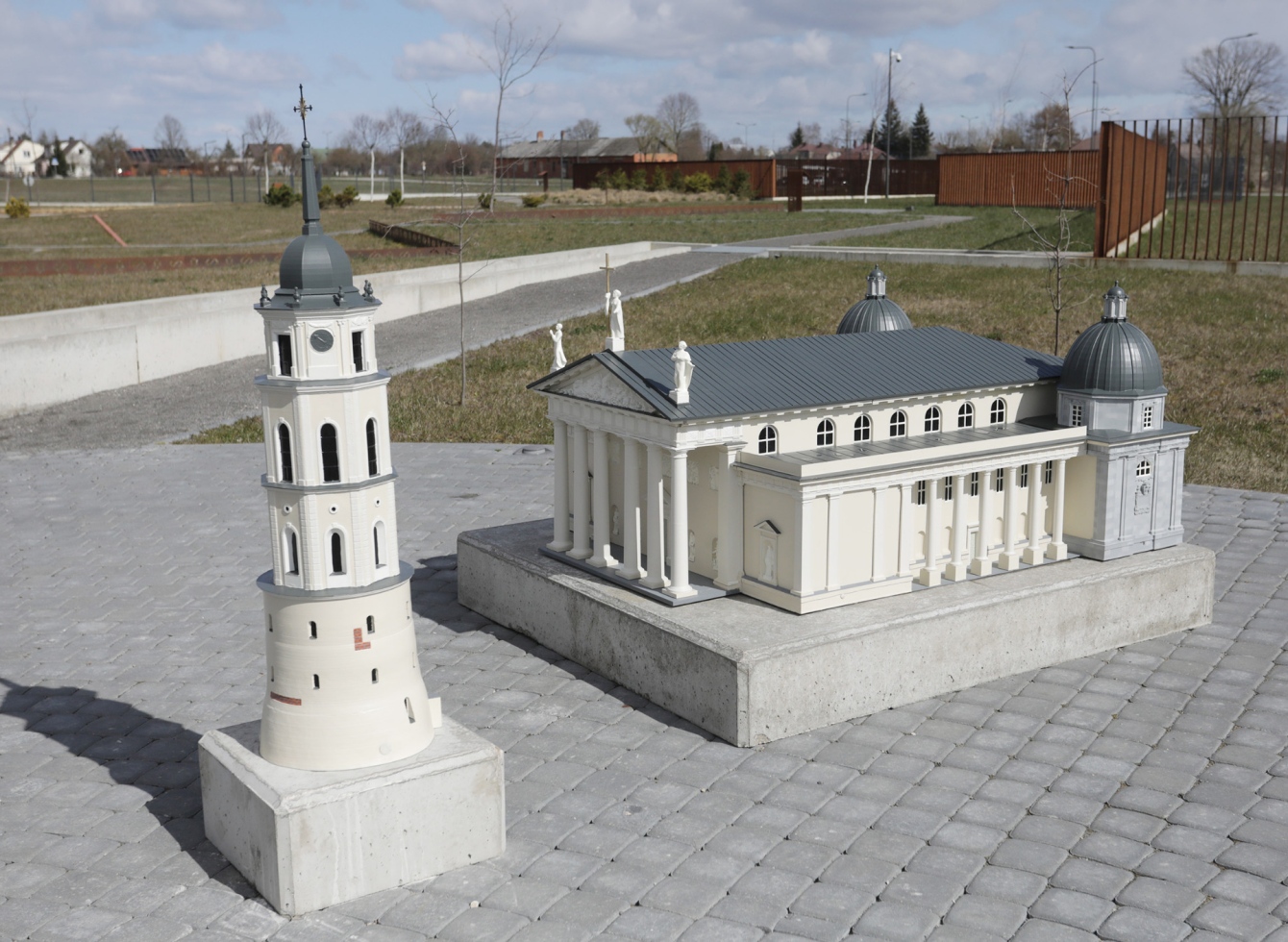 Vilniaus arkikatedra su varpinės bokštu
