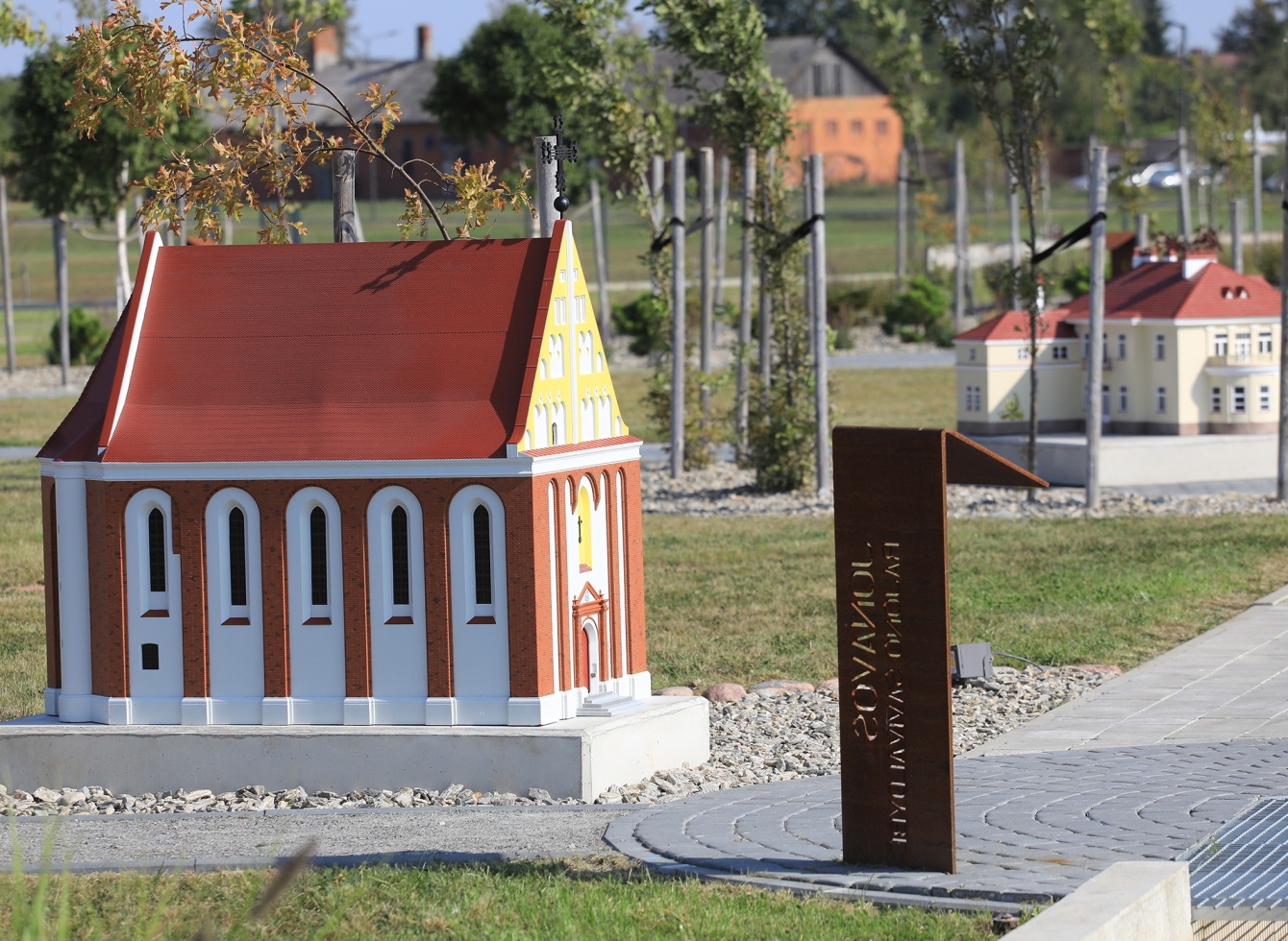 „Mini Lietuva“ parką Ukmergėje papuošė pirmosios miniatiūros