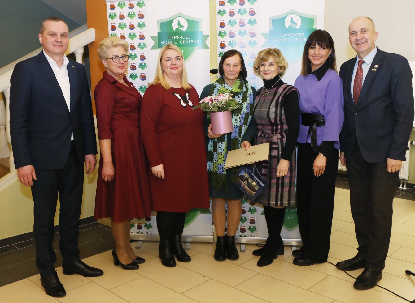 V.Remeikaitė su sveikintojais