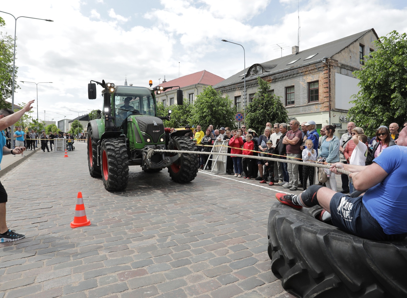 Ukmergėje dėl stipriausiojo vardo varžėsi Lietuvos galiūnai