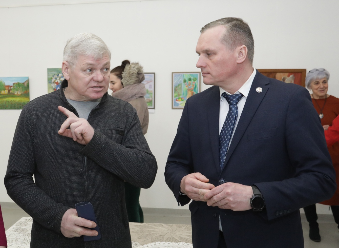Ukmergės rajono tautodailininkų kūrybos parodos atidarymo akimirkos