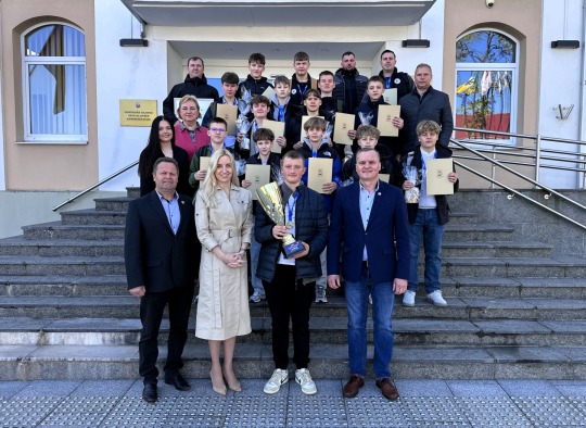 Jaunųjų krepšininkų sveikinimų akimirkos