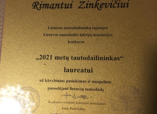 R. Zinkevičiui įteiktas geriausio 2021 metų tautodailininko diplomas