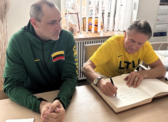 Ukmergėje lankėsi krepšinio legendos