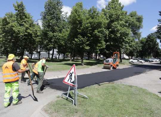 Tvarkomas įvažiavimas į kiemą