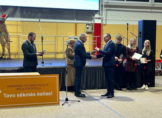 Ukmergės technologijų ir verslo mokykloje pagerbti aktyviausi mokyklos partneriai, rėmėjai ir bendruomenės nariai