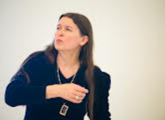 S.Trimakaitė Ukmergės muziejuje Koncerto metu 