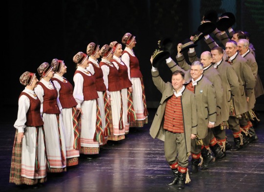 UKC Pagyvenusių žmonių liaudiškų šokių grupė „Eglūnas”