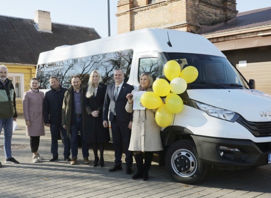 Taujėnų pagrindinė mokykla džiaugiasi mokykliniu autobusu