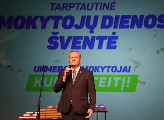 Mokytojų dieną Ukmergėje skambėjo padėkos ir sveikinimai pedagogams