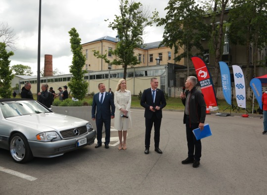„Mercedes-Benz“ gerbėjai Ukmergėje atidarė vasaros sezoną