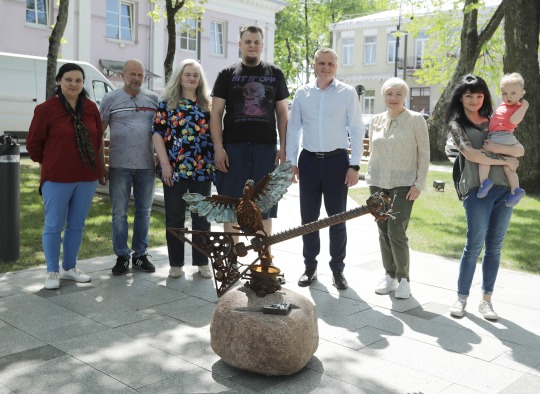 Ukmergę su gimtadieniu sveikina „rokenroliškas“ balandis