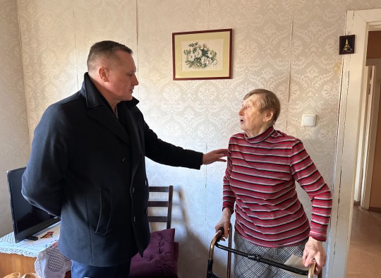 Vienišų senjorų lankymo akimirkos