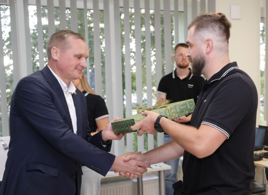 Ukmergėje atidarytas „Airtech“ dronų valdymo mokymų centras – kviečia į užsiėmimus ne tik vaikus,  bet ir suaugusiuosius