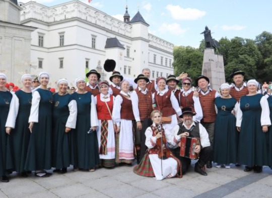 UKC moterų liaudiškų šokių grupė „Vilkmergė“