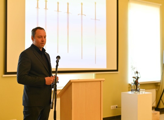 Ukmergėje pristatyta šaltųjų ginklų paroda „Niekada nepasiduok“
