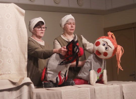 Ukmergėje prasidėjusi lėlių teatrų šventė kviečia pasinerti į kūrybos pasaulį
