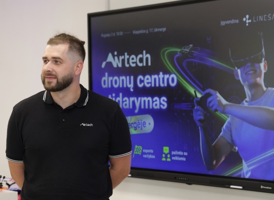 Ukmergėje atidarytas „Airtech“ dronų valdymo mokymų centras – kviečia į užsiėmimus ne tik vaikus,  bet ir suaugusiuosius