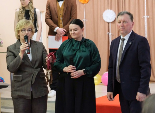 Paskutinis skambutis nuaidėjo taujėniškiams abiturientams