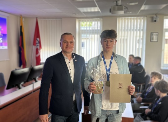 Jaunųjų krepšininkų sveikinimų akimirkos