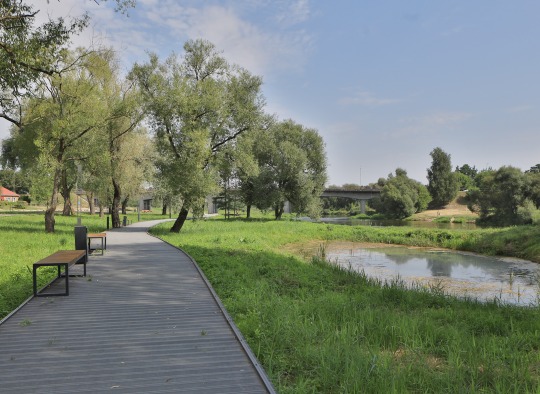 Sutvarkyta Ukmergės miesto Šventosios upės pakrantė