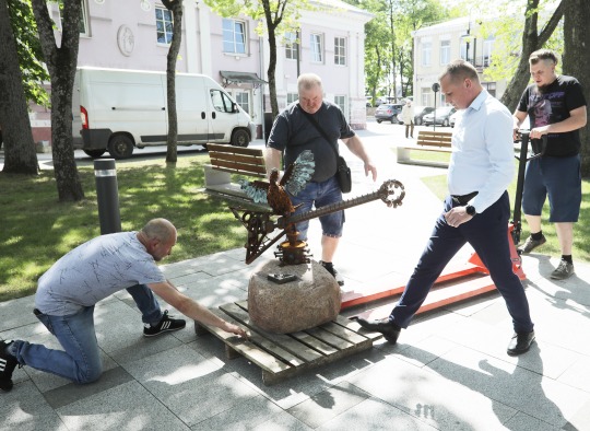 Ukmergę su gimtadieniu sveikina „rokenroliškas“ balandis