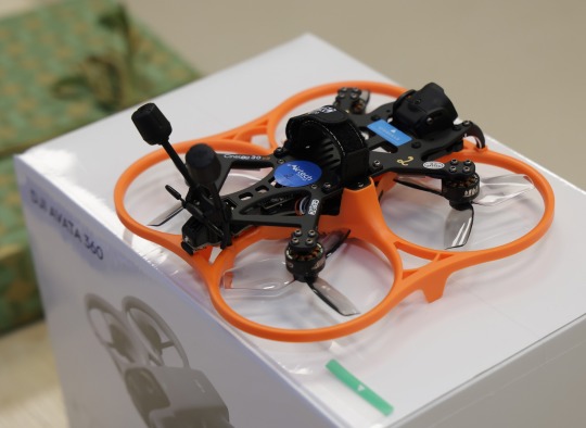 Ukmergėje atidarytas „Airtech“ dronų valdymo mokymų centras – kviečia į užsiėmimus ne tik vaikus,  bet ir suaugusiuosius
