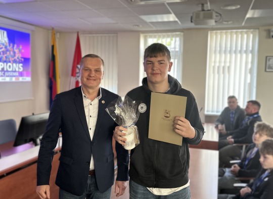 Jaunųjų krepšininkų sveikinimų akimirkos