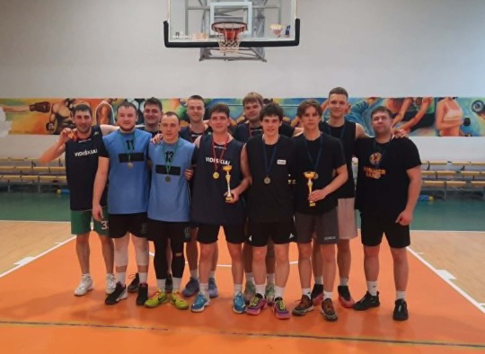 Tradicinėse seniūnijų sporto žaidynėse – atkaklios kovos ir bendrystės dvasia