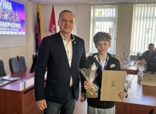 Jaunųjų krepšininkų sveikinimų akimirkos
