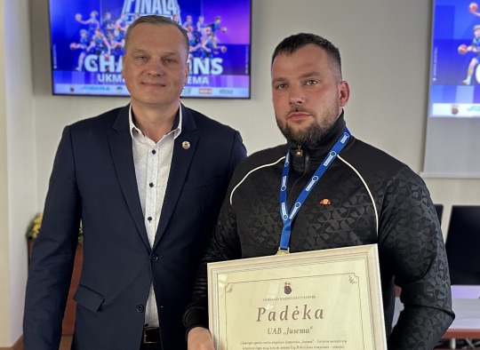 Rėmėjų padėkų įteikimo akimirkos