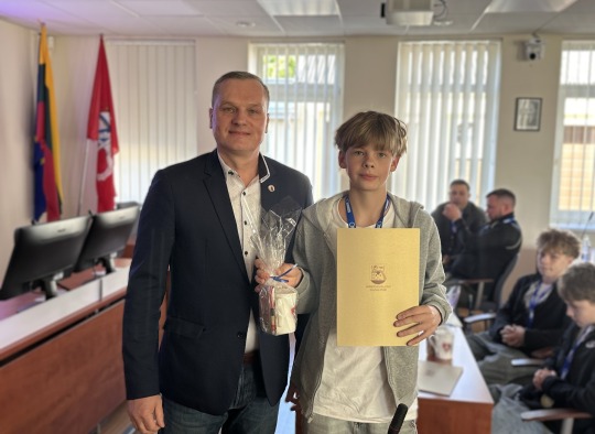 Jaunųjų krepšininkų sveikinimų akimirkos