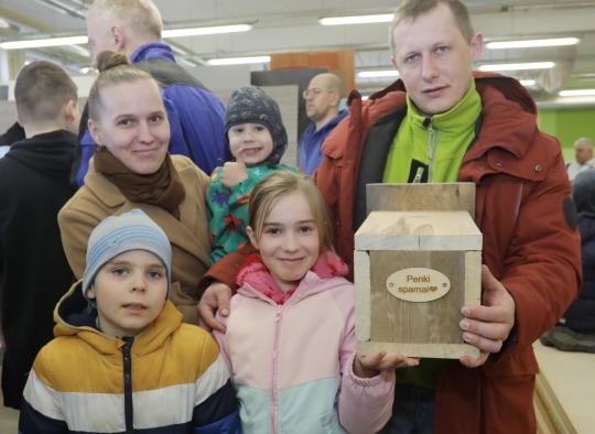 „Šeimos inkilas“ subūrė ukmergiškius kilniam tikslui – sugrįžtantys paukščiai turės namus
